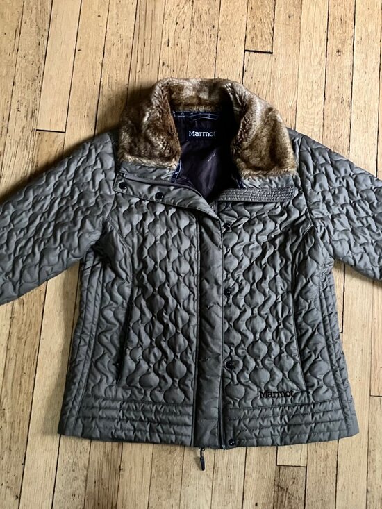 Marmot Jackets & Blazers - Marmot Womens Medium Gray Jacket with Quilted Faux Fur Collar